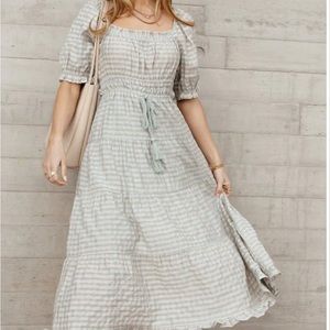 NWT / MOON RIVER Livie Midi Dress. Small